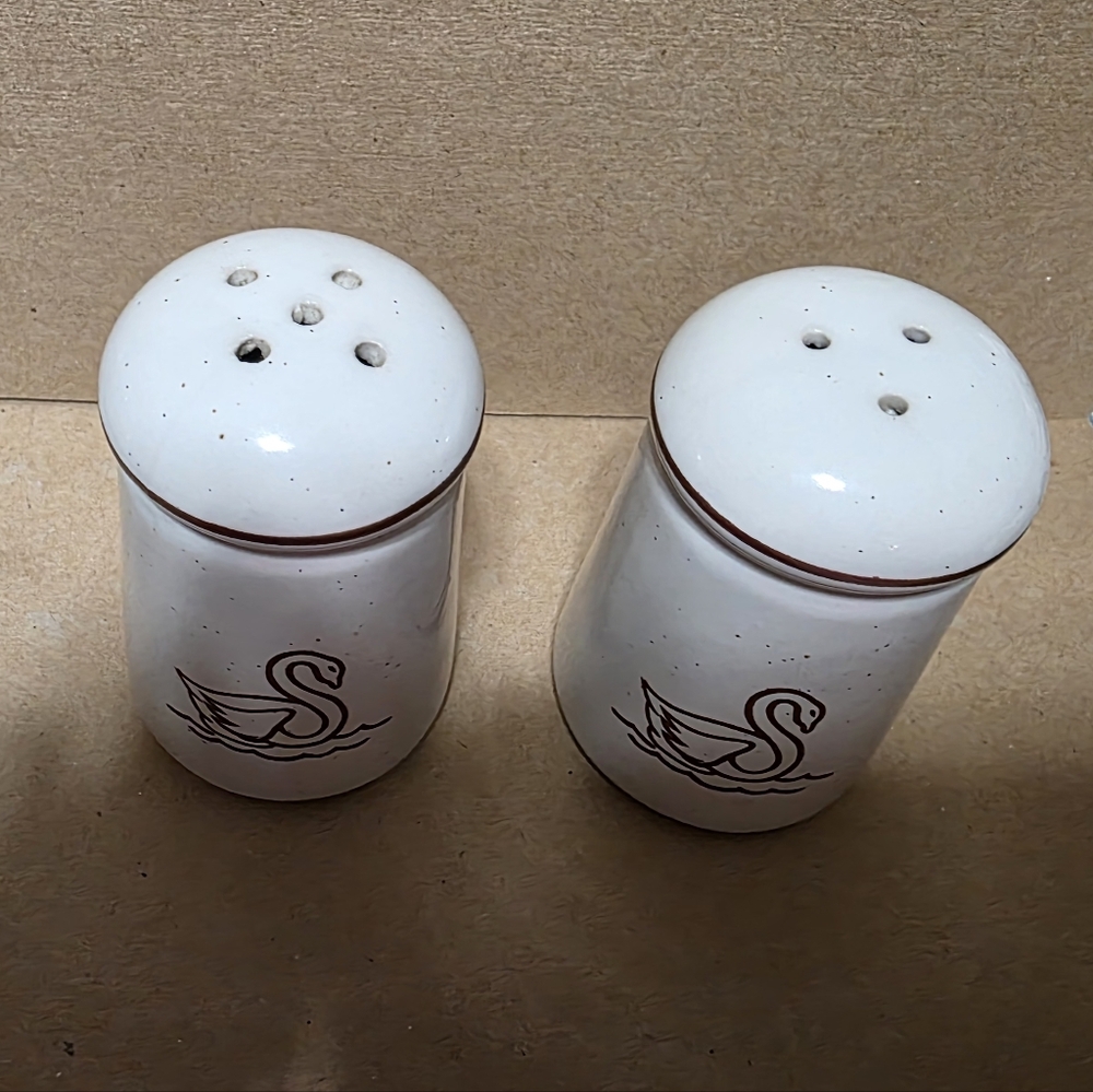 Schwans Ice Cream Stoneware Salt Pepper Shakers #149 - Picture 2 of 6